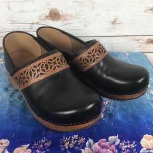 Dansko Clogs Women’s SZ 42 EUC